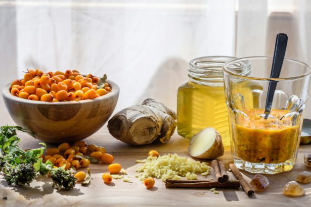 Ingredients for homemade beverage strengthens the immune system